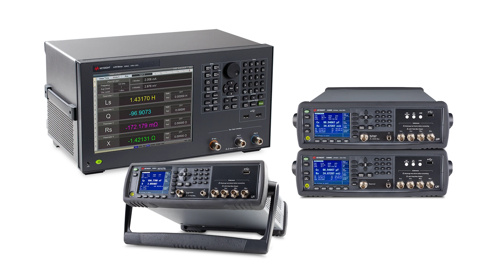 Multimètres LCR de table Keysight : un grand instrument rackable à gauche et deux modèles compacts avec écran et clavier.