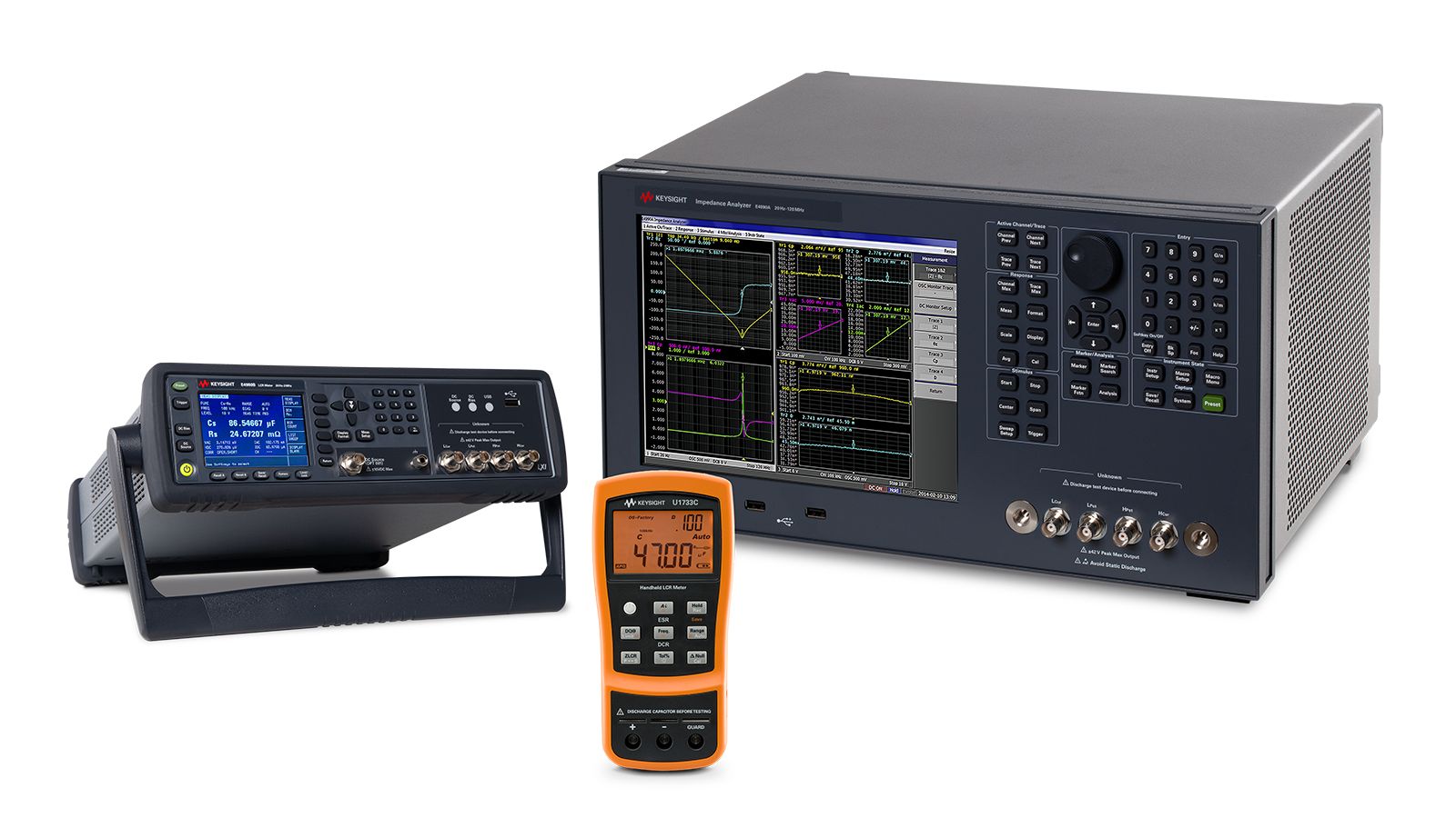 Un analyseur d’impédance Keysight, un multimètre LCR de table avec poignée et un petit appareil de mesure portable orange.