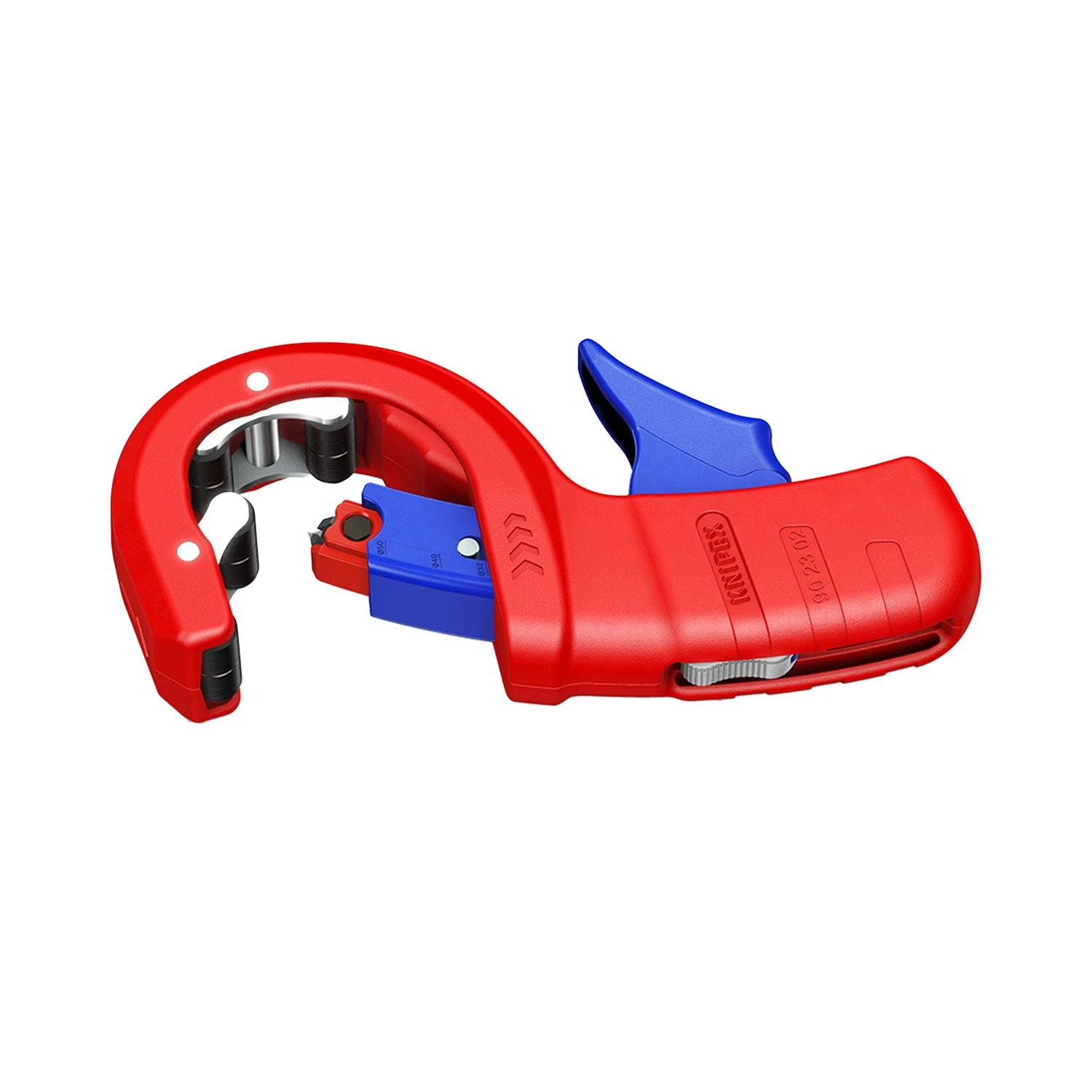 Un coupe-tube manuel rouge et bleu de la marque Knipex, référence 90 23 02, photographié sur fond blanc.