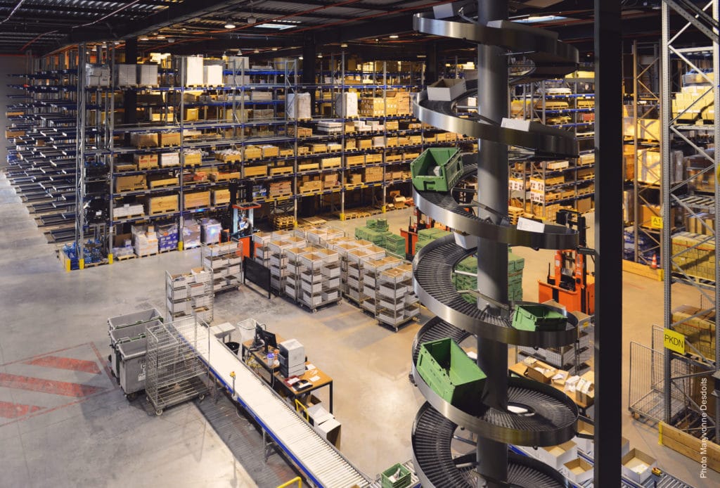Convoyeur automatisé à l'intérieur de la plateforme logistique Legallais