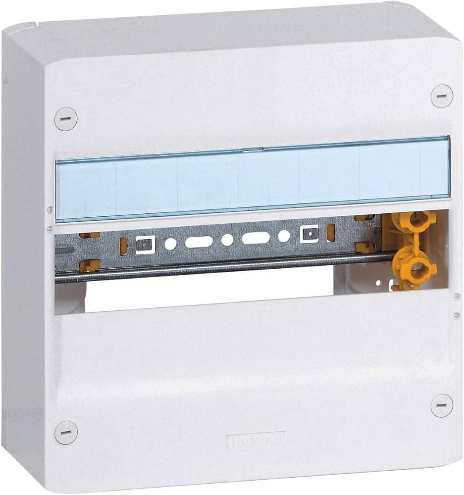Coffret électrique blanc à une rangée doté d’un rail DIN métallique et d’un cache bleu translucide, avec le logo Legrand en bas.