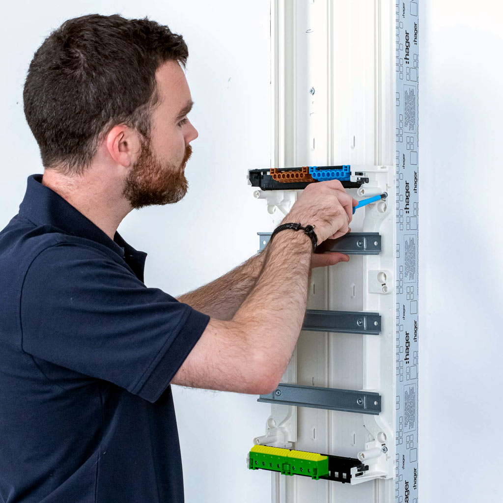 Coffret de distribution Hager gamma+ sur gaine technique de logement