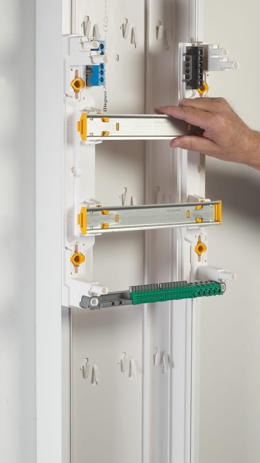 Coffret Legrand Drivia installé dans un intérieur