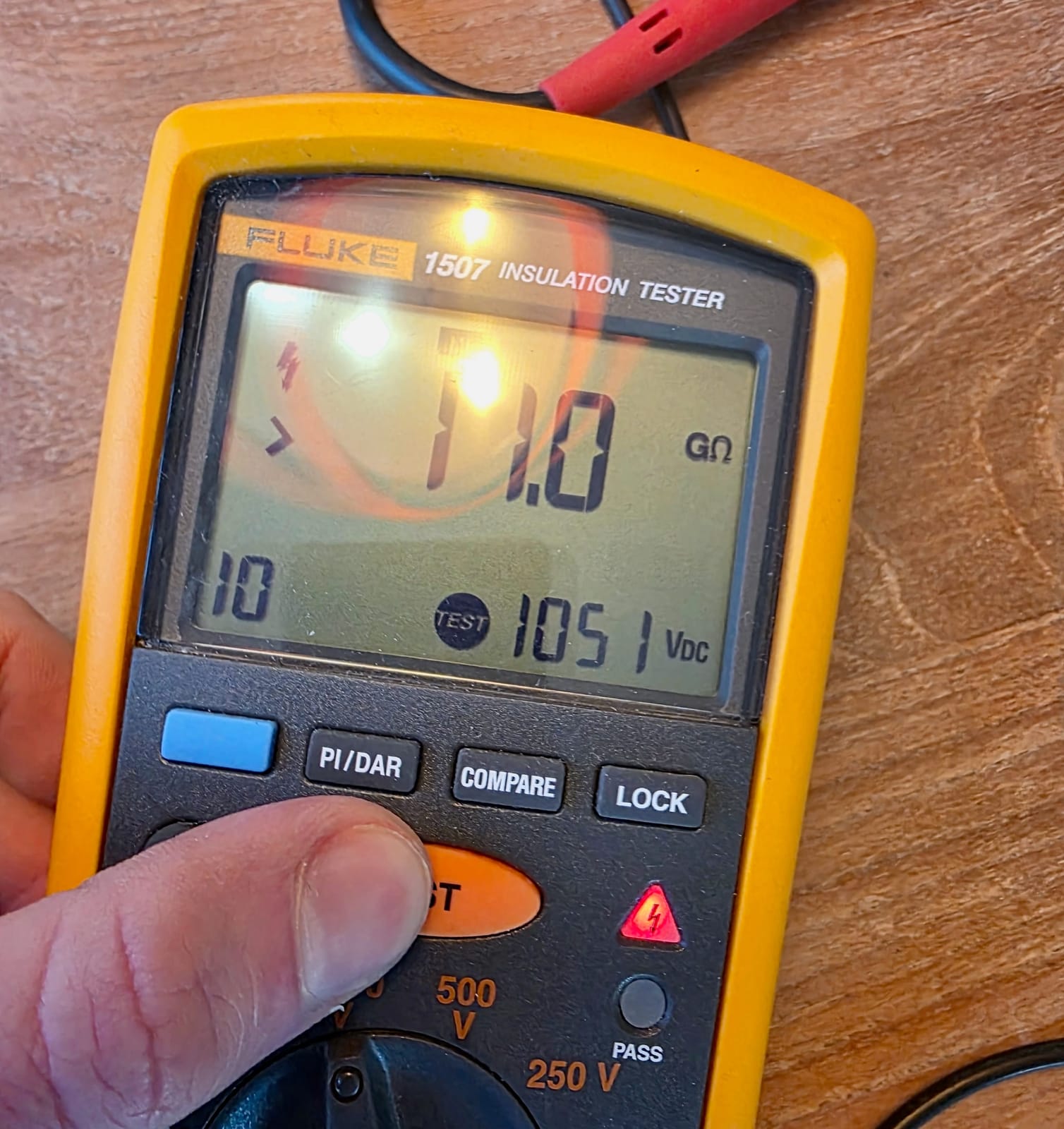 Test d’isolement avec un mégohmmètre Fluke 1507