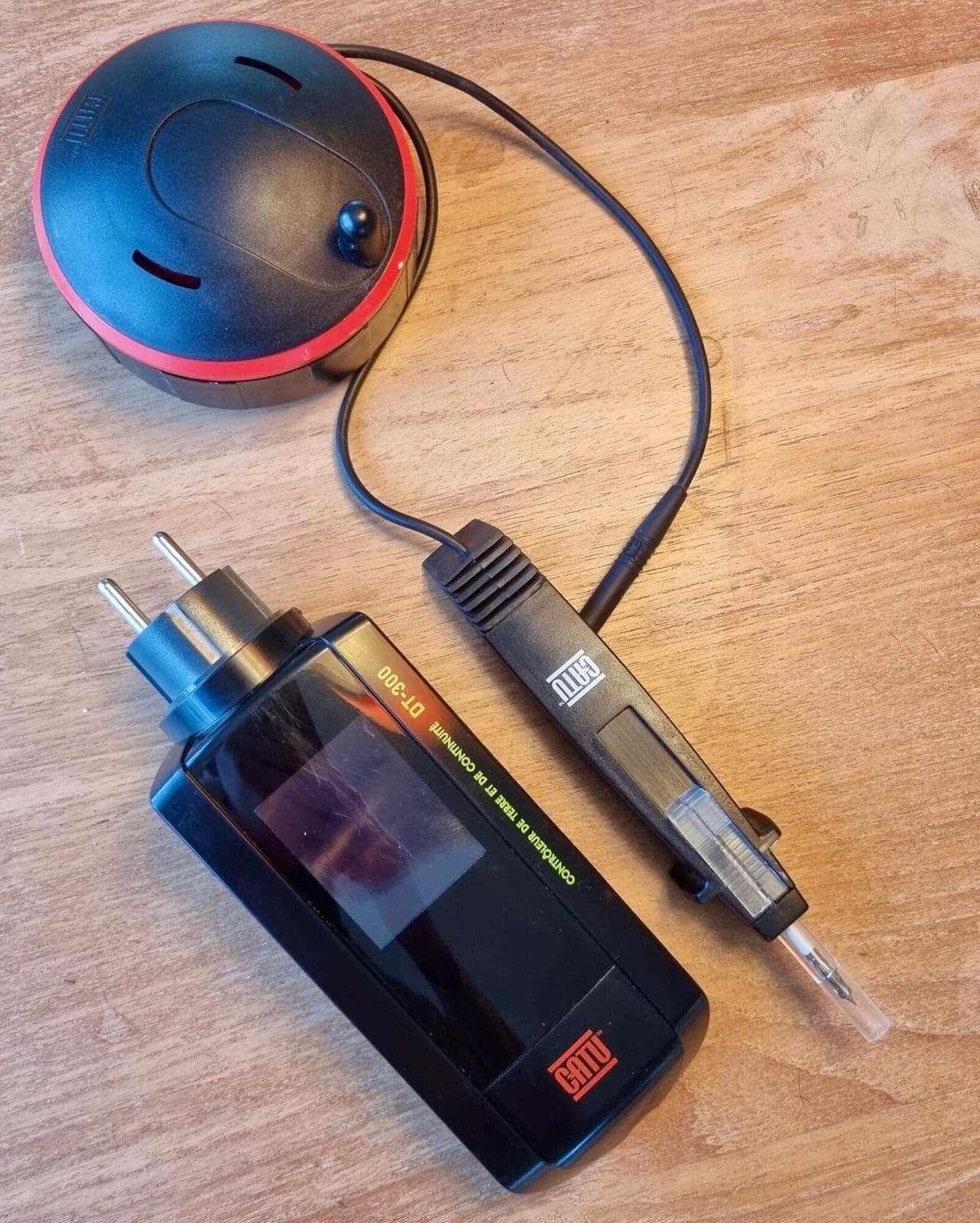 Contrôleur de terre CATU DT-300 avec sa rallonge de test