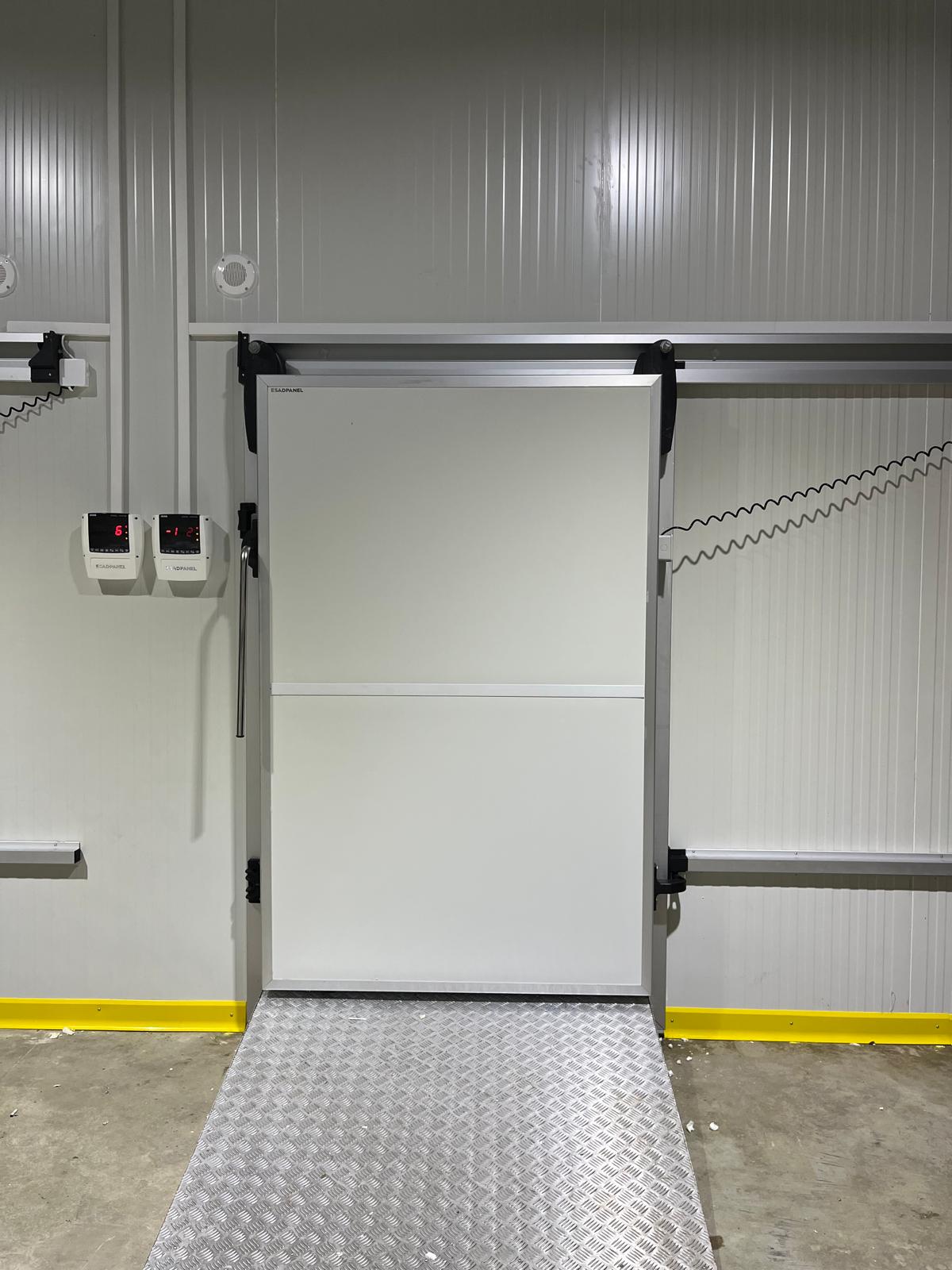 Porte coulissante de chambre froide industrielle
