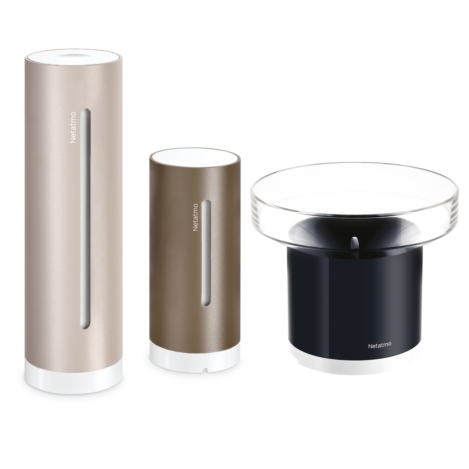 Trois appareils connectés Netatmo de formes et couleurs variées présentés sur fond blanc.