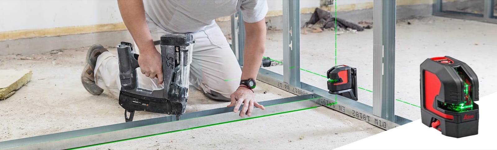 Laser Leica Lino L2P5G utilisé pour tracer une ligne verticale dans une pièce
