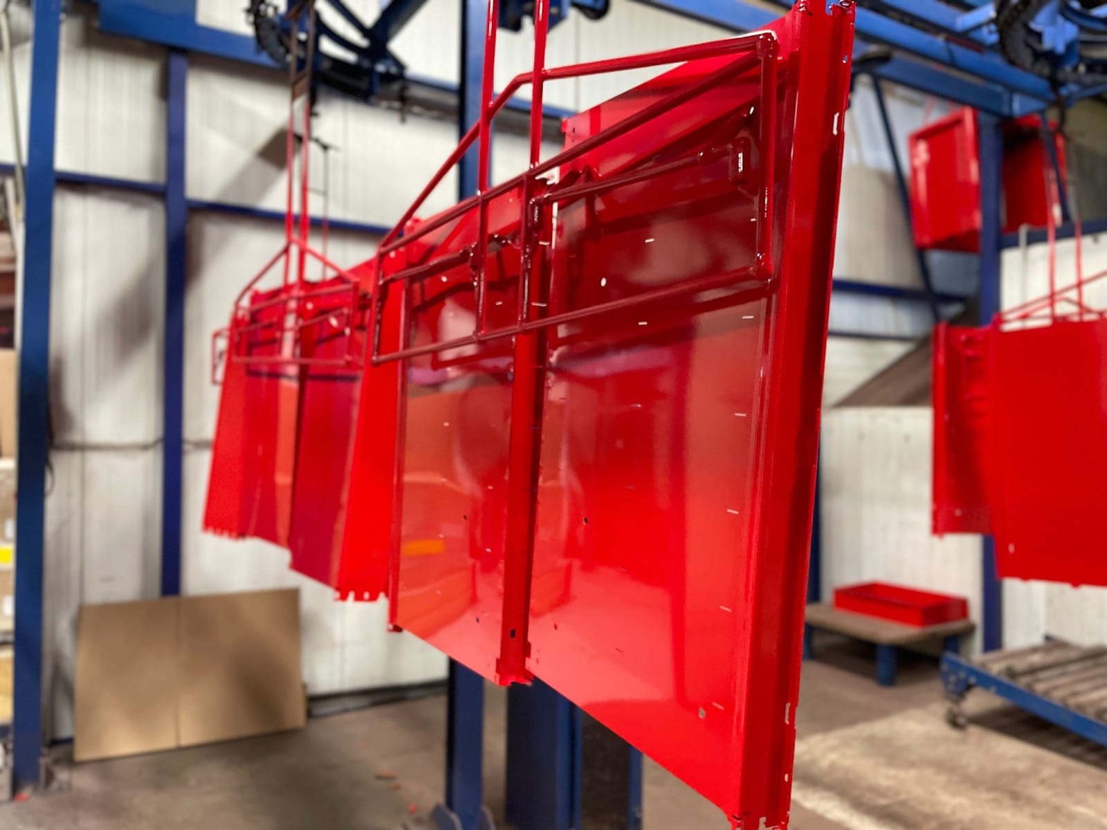 Poste d’assemblage de rangements métalliques dans l’usine Facom de Feuquières-en-Vimeu