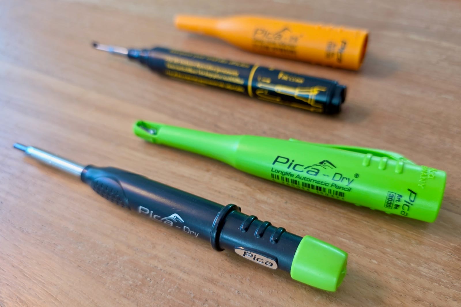 Pica Ink 15046 et Pica Dry posés côte à côte, seconde vue