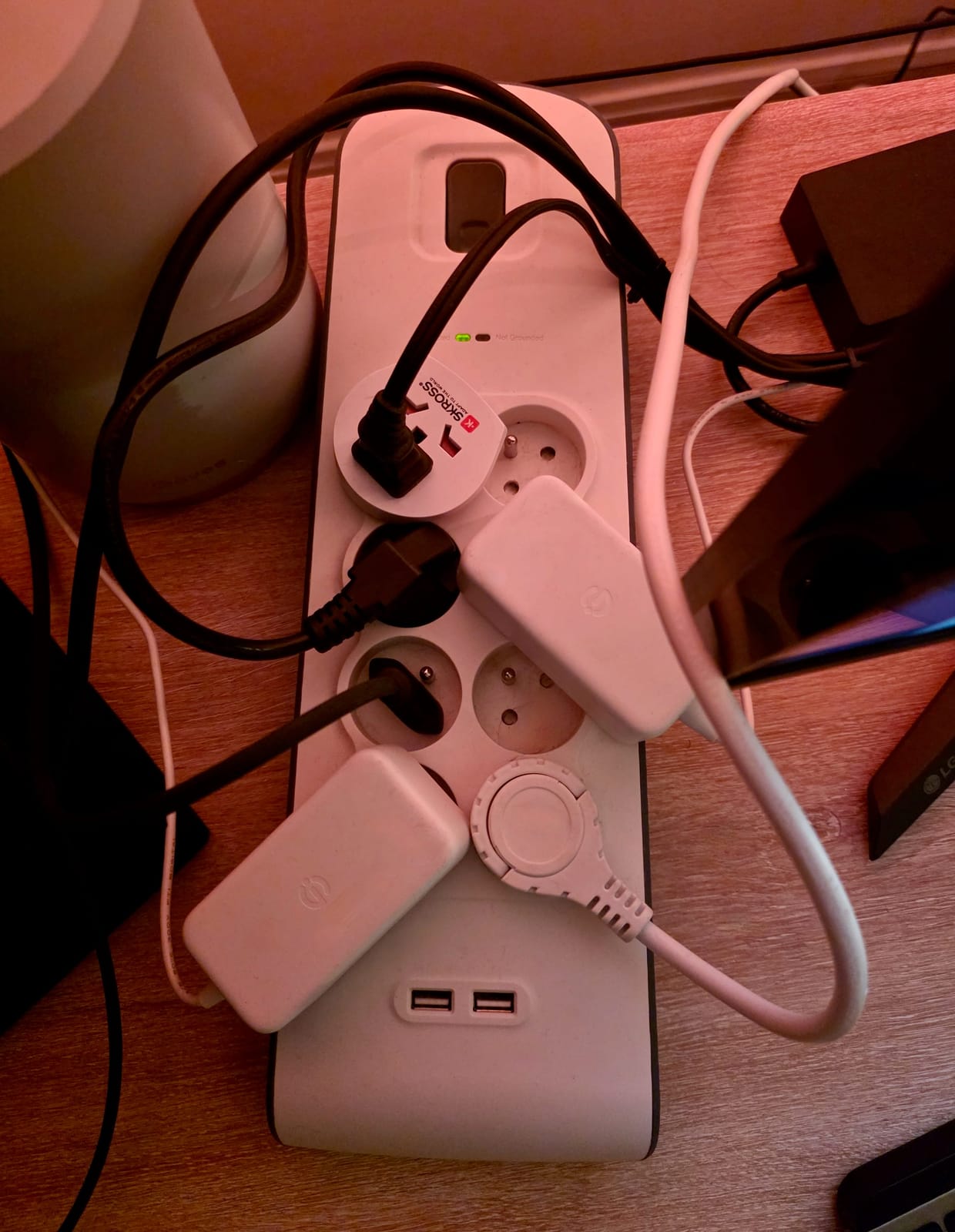 Multiprise Belkin parafoudre six prises avec ports USB