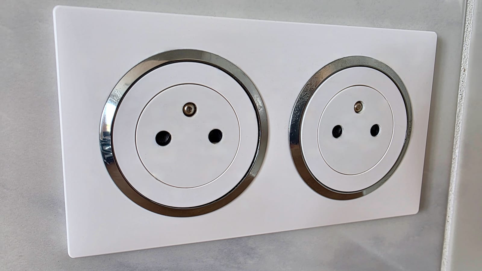 Élément électrique lié à la rénovation d’une chambre