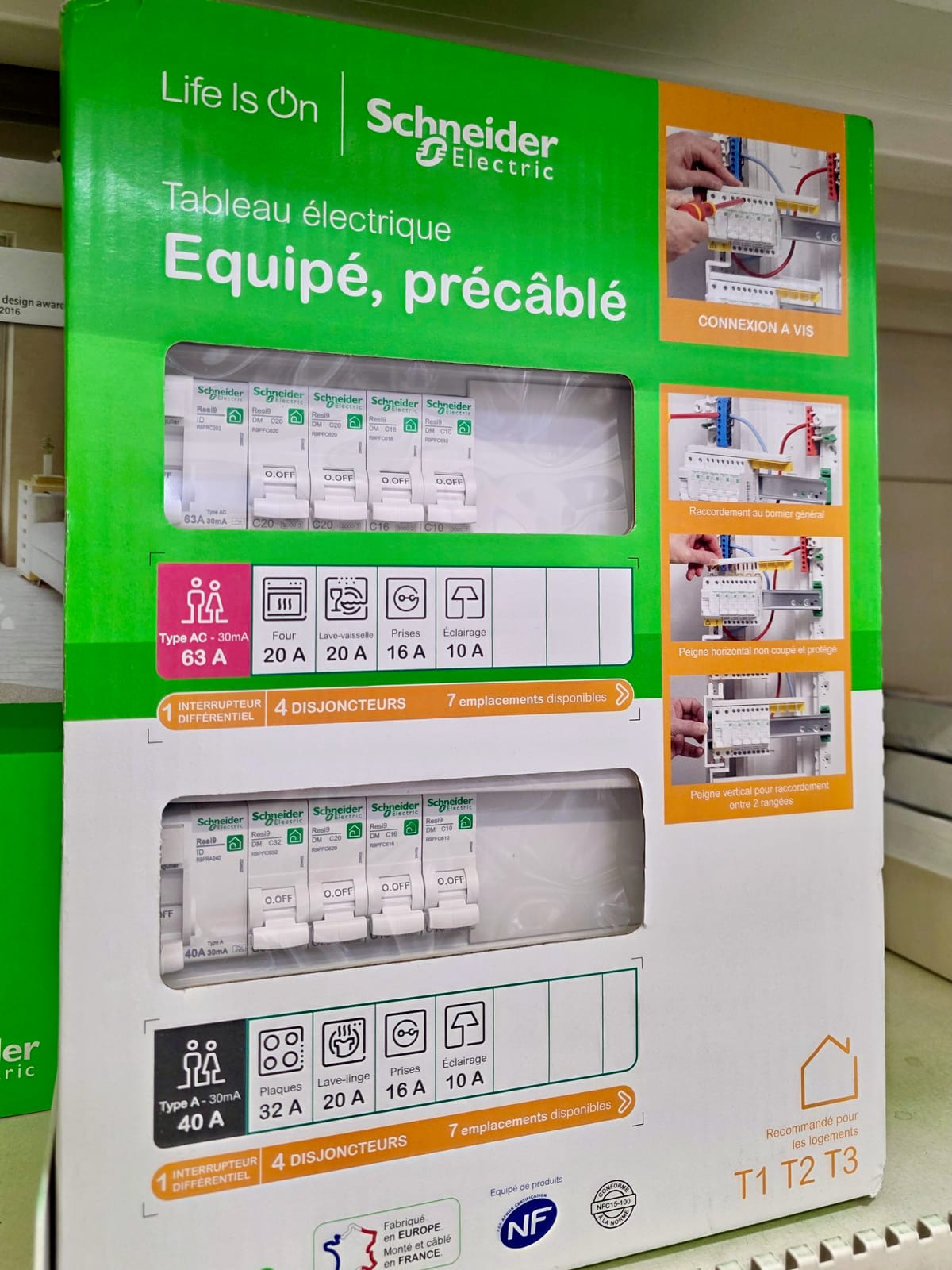 Tableau Schneider Resi9 précâblé vu de face
