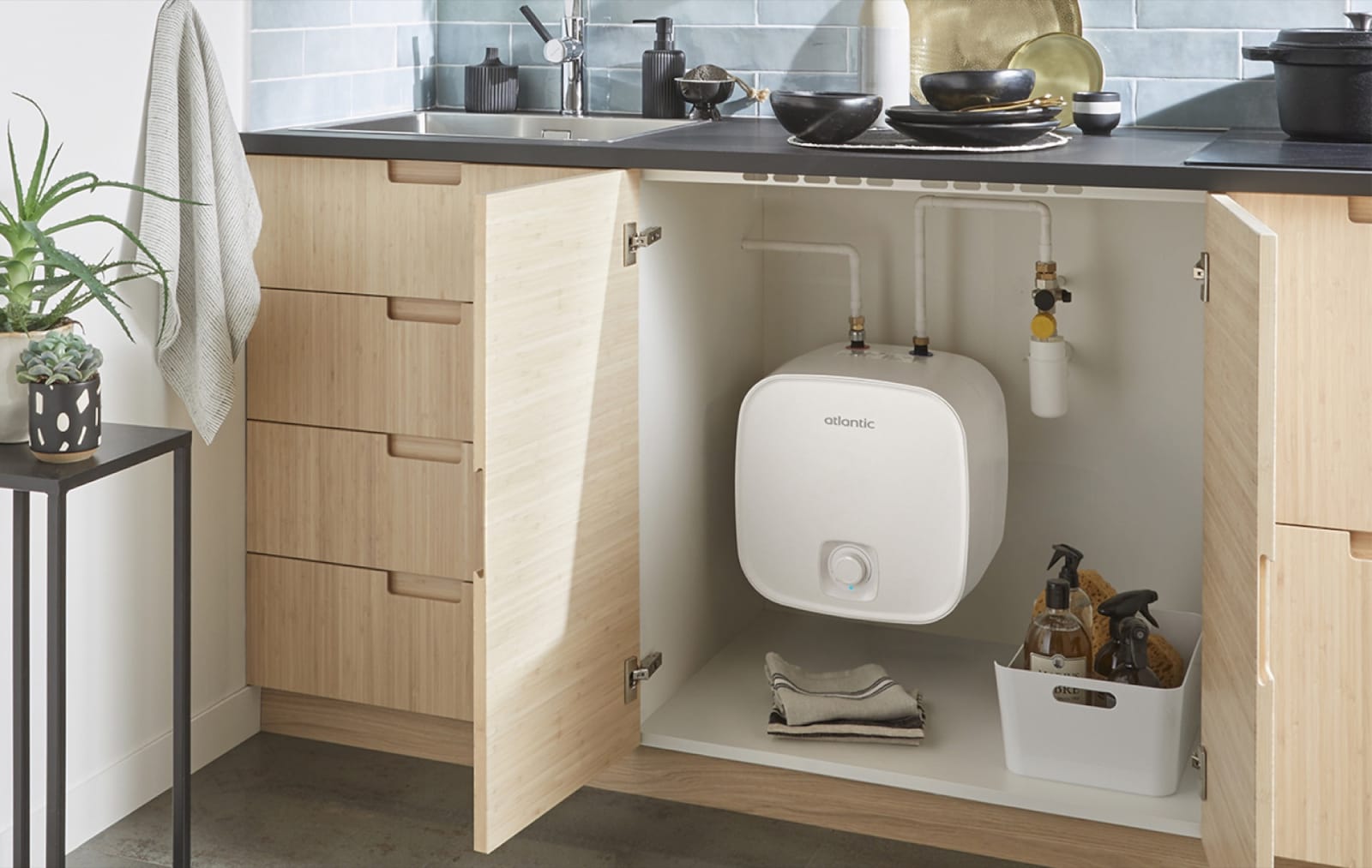 Chauffe-eau Atlantic Odéo 15 litres installé sous un évier