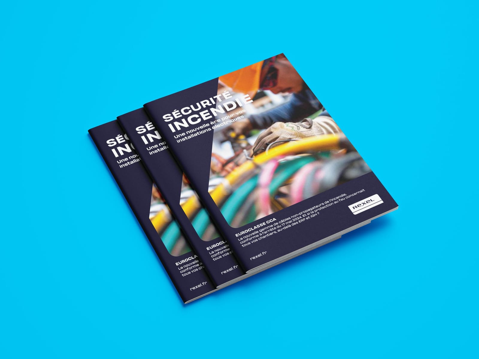 Trois exemplaires du guide Rexel Sécurité Incendie avec titre imprimé en couverture