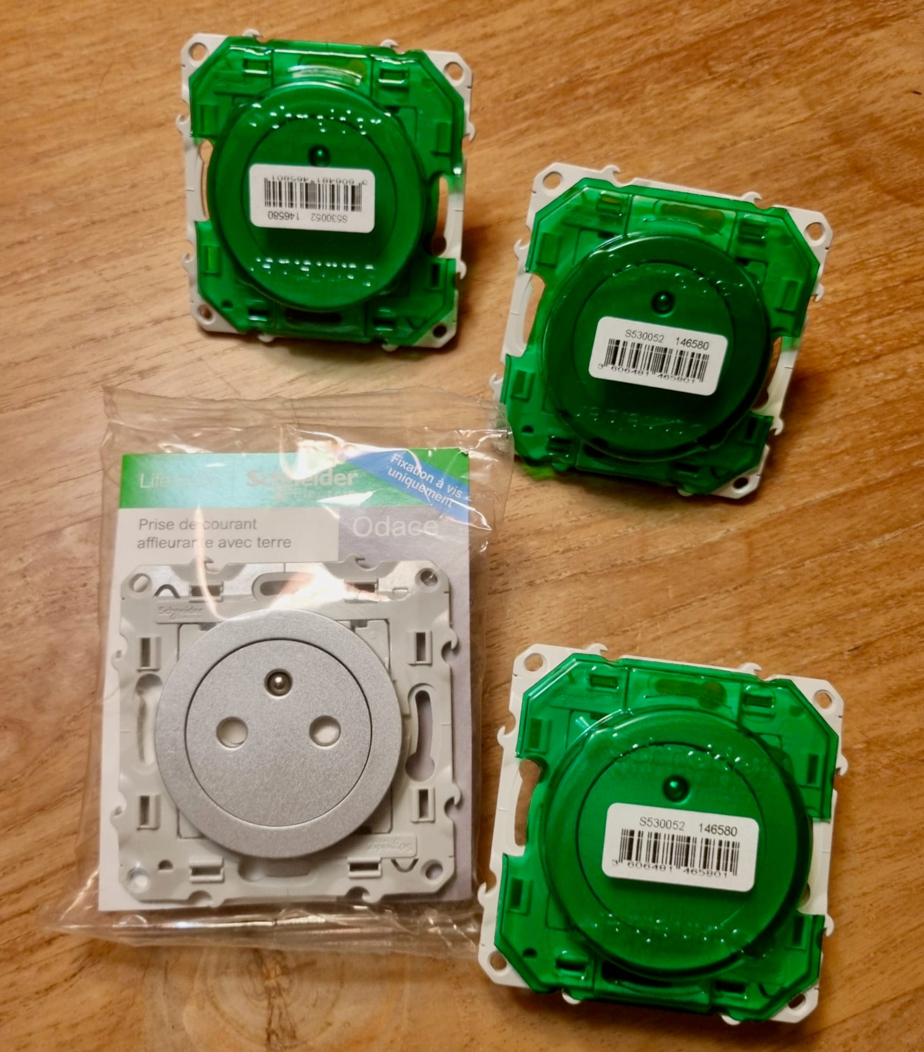 Prises Schneider Odace 2011 affleurantes grises encore emballées