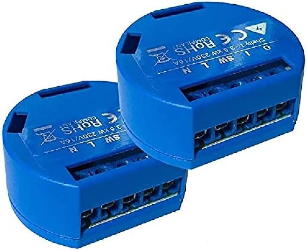 Deux petits modules relais ronds de couleur bleue de la marque Shelly posés sur fond blanc.