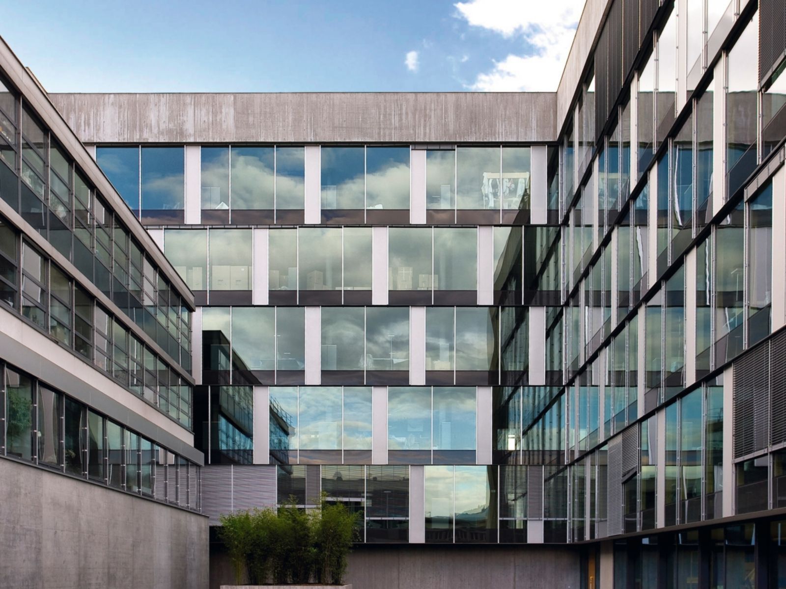 Façade vitrée du Sika Technology Center de Zurich
