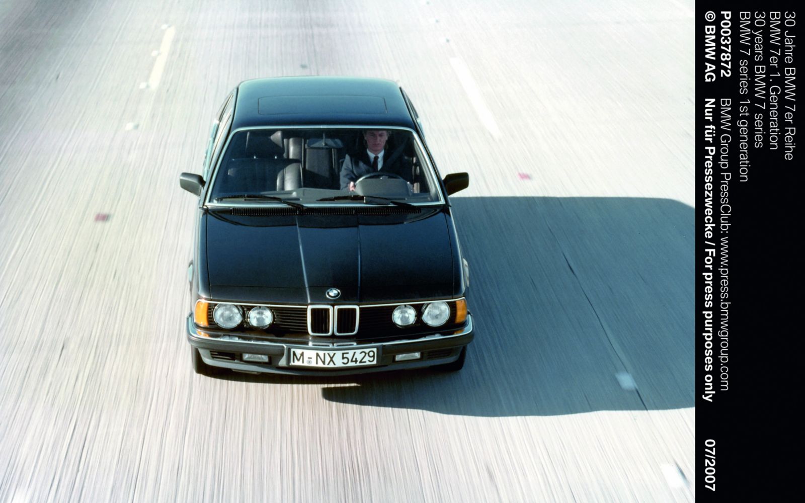 Pare-brise de BMW Série 7 collé avec l’adhésif Sikaflex à la fin des années 80
