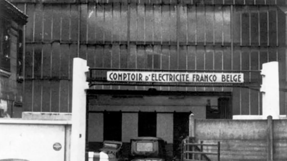 Façade d’archive portant l’enseigne Comptoir d’Électricité Franco-Belge