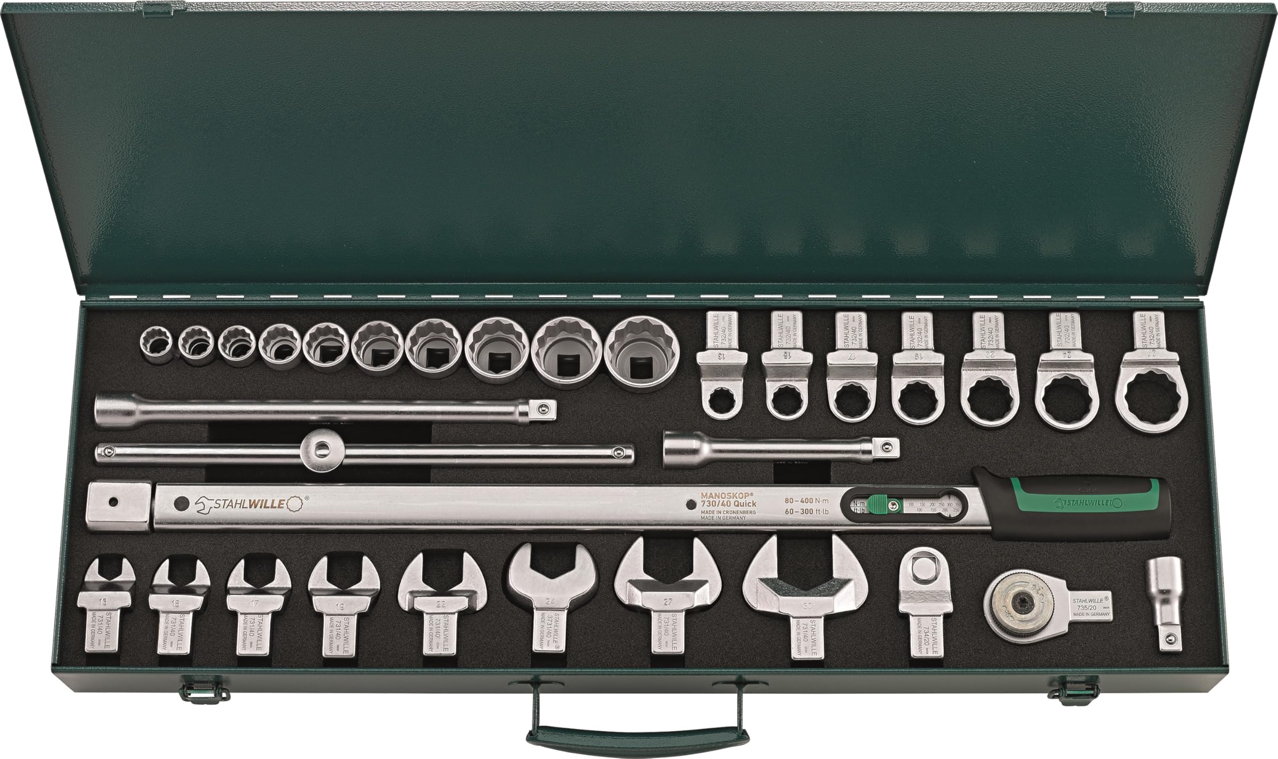 Une mallette verte ouverte présentant un assortiment complet d’outils Stahlwille, incluant douilles, clés et une clé dynamométrique.