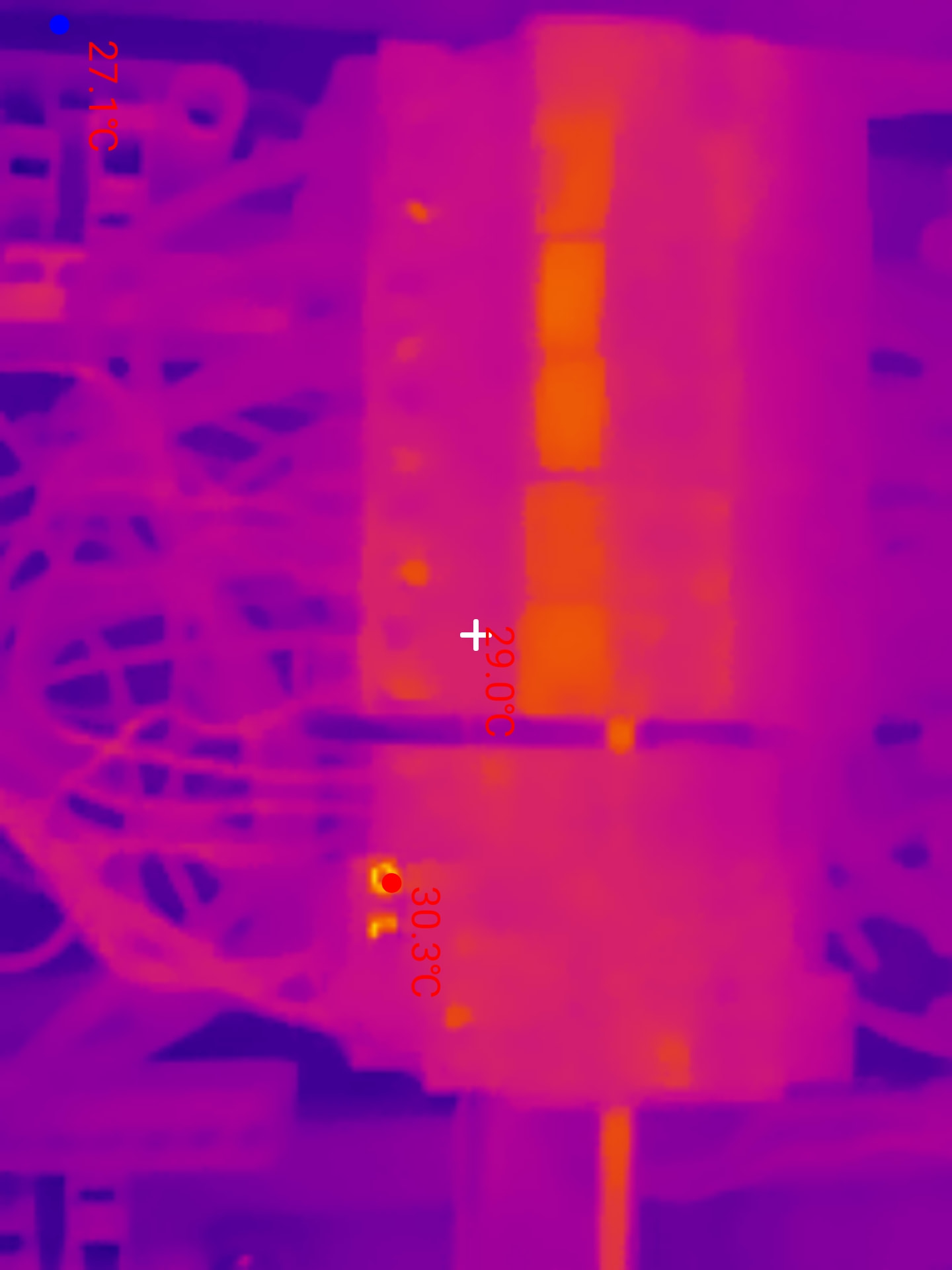 Thermografie eines Schaltschranks mit maximal 30,3 °C, 29 °C in der Mitte und minimal 27,1 °C