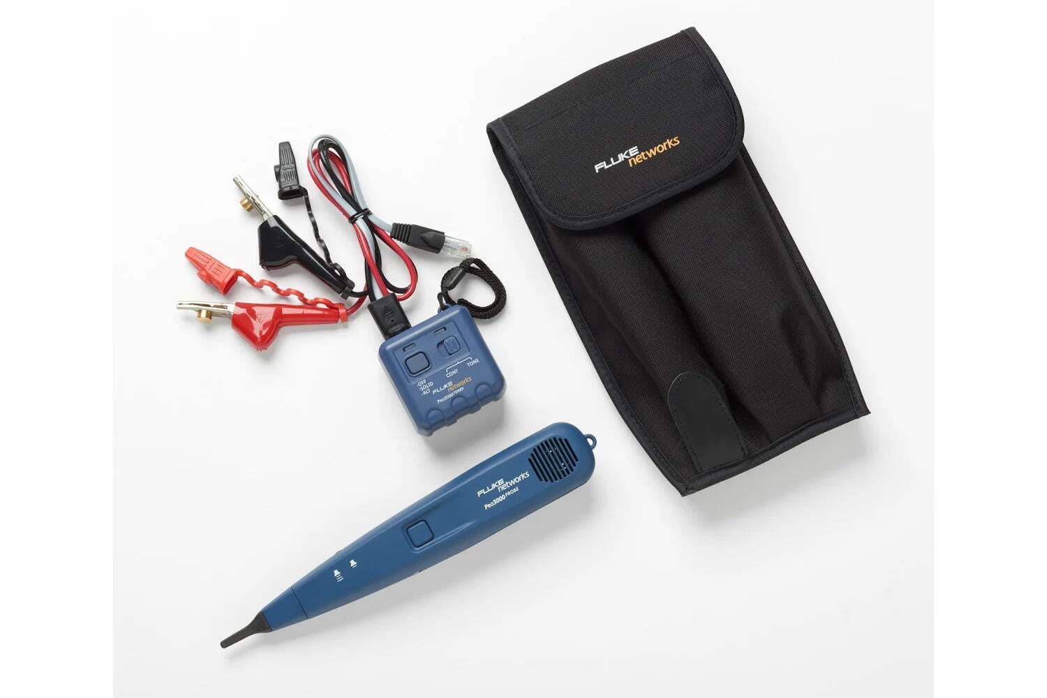 Kit de traçage de câbles Fluke Networks Pro3000 avec émetteur bleu, sonde bleue et housse de transport noire sur fond blanc.