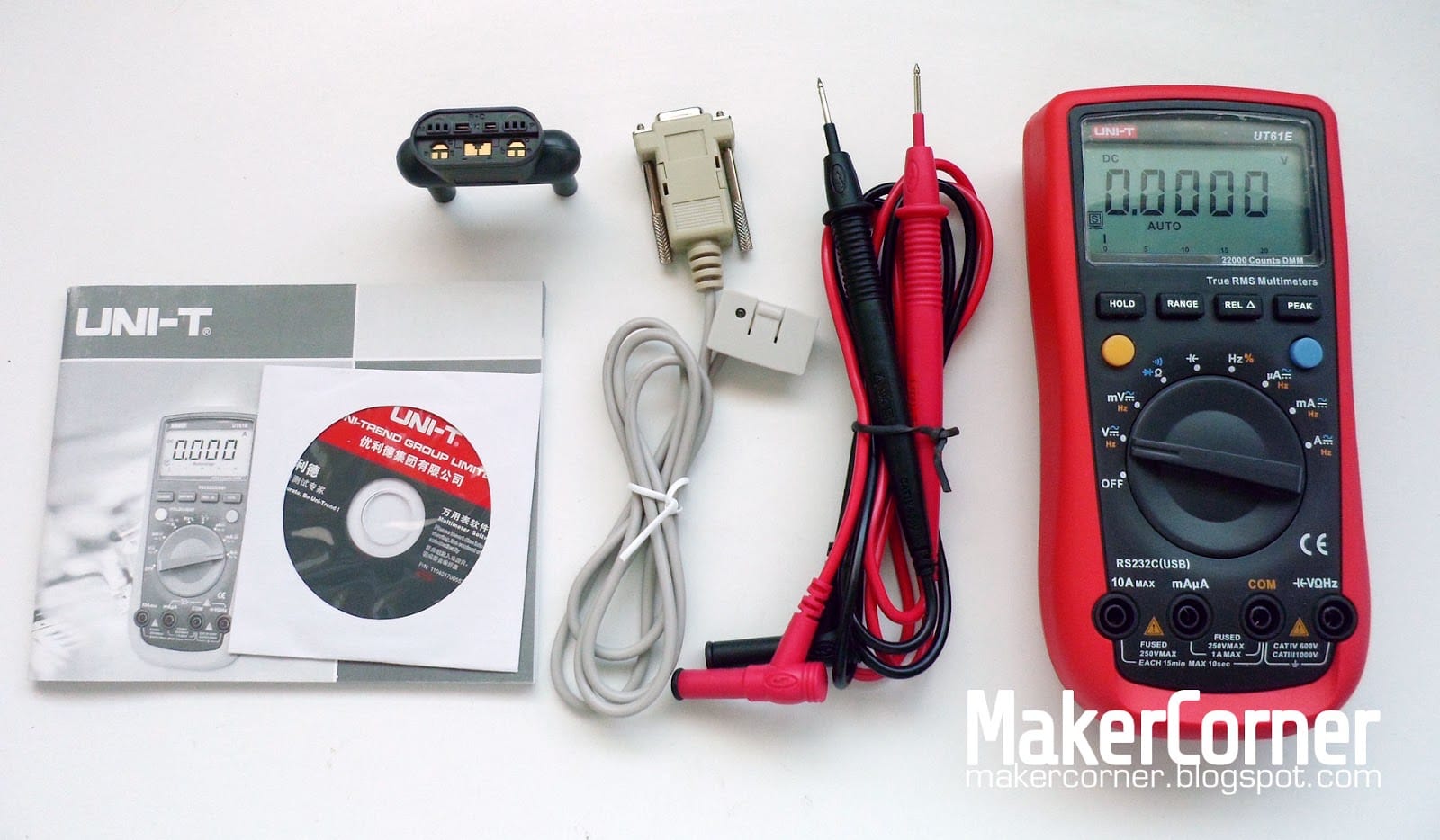 Multimètre UNI-T UT61E avec câble RS-232 et embouts de mesure