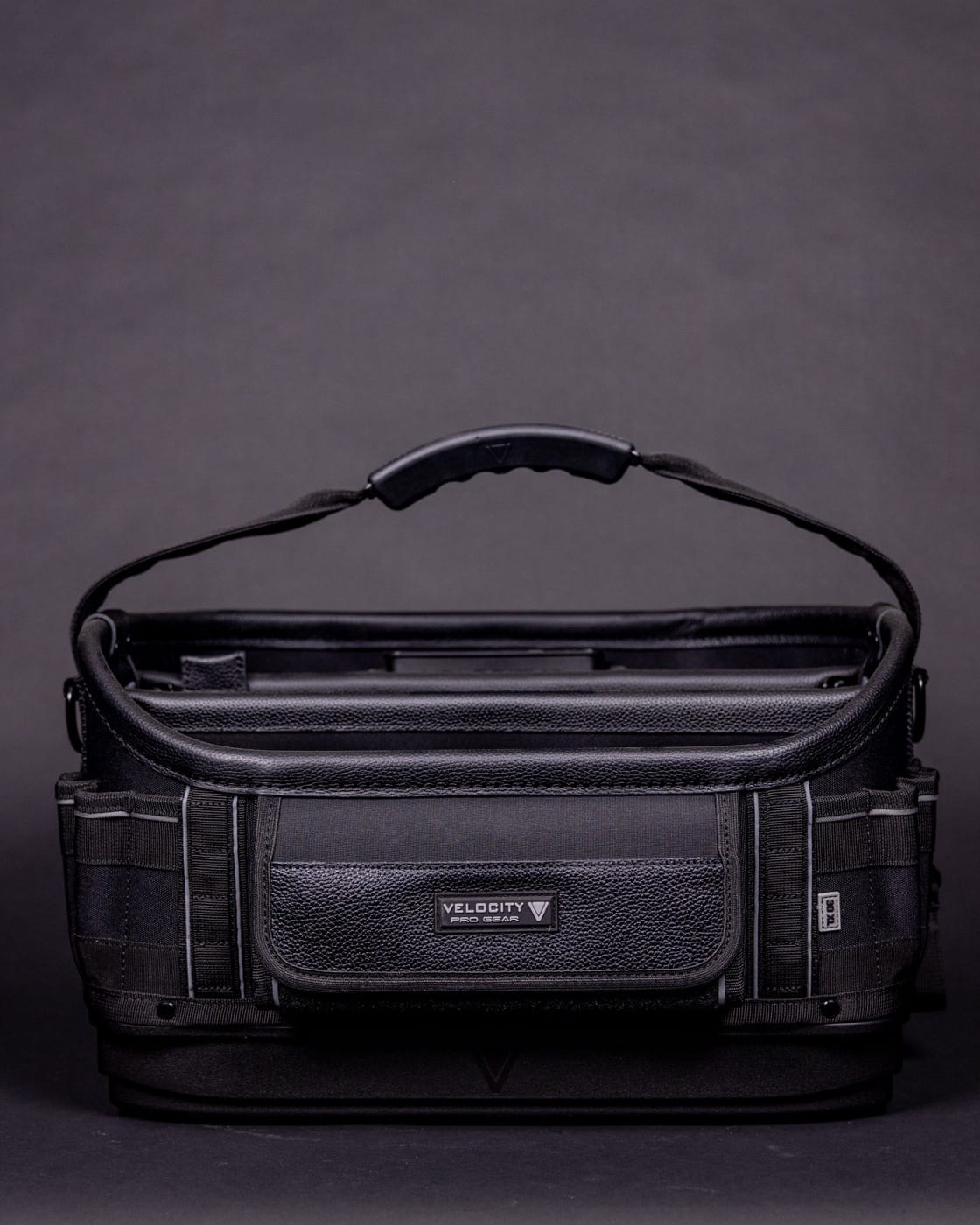 Grand sac à outils ouvert Velocity Pro Gear Rogue 30XL posé au sol