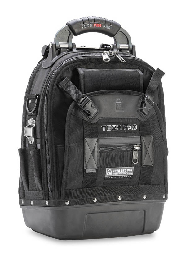 Sac à dos d’outillage Veto Pro Pac Tech Pac Blackout posé debout sur sa base rigide