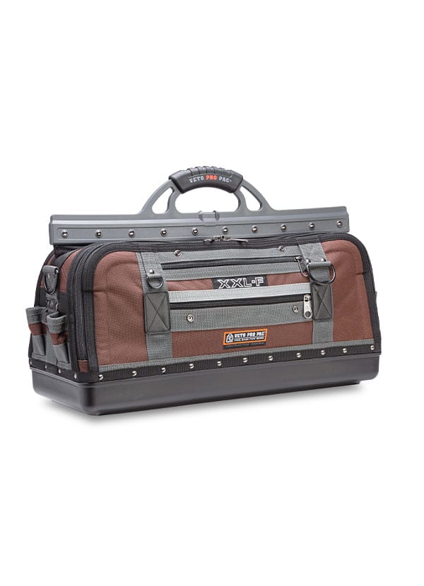 Grand sac à outils Veto Pro Pac XXL-F fermé, vu de trois quarts sur fond clair