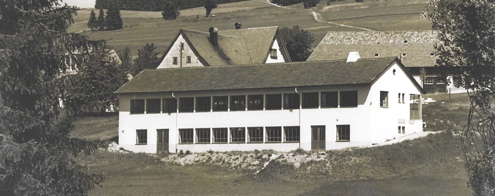 Bâtiment historique de Wiha à Schonach dans un paysage de Forêt-Noire