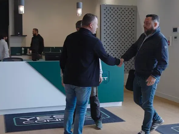 Commercial YESSS Électrique dans une agence de matériel électrique