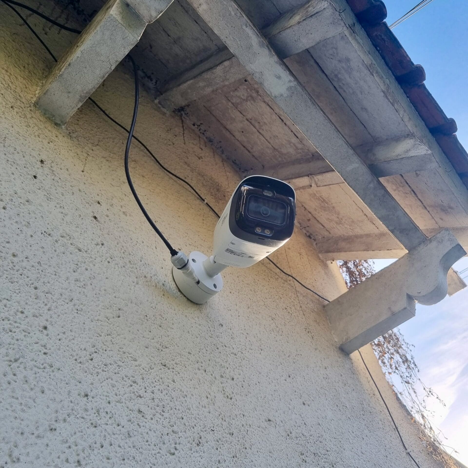 Caméra Dahua extérieure installée avec infrarouge